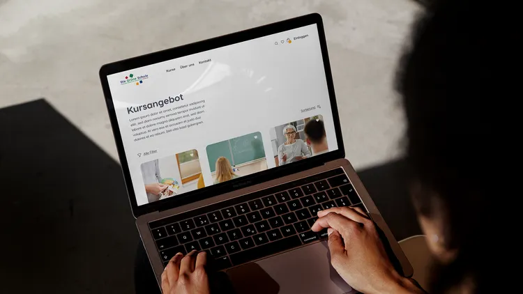Mockup Kursangebots Seite Laptop